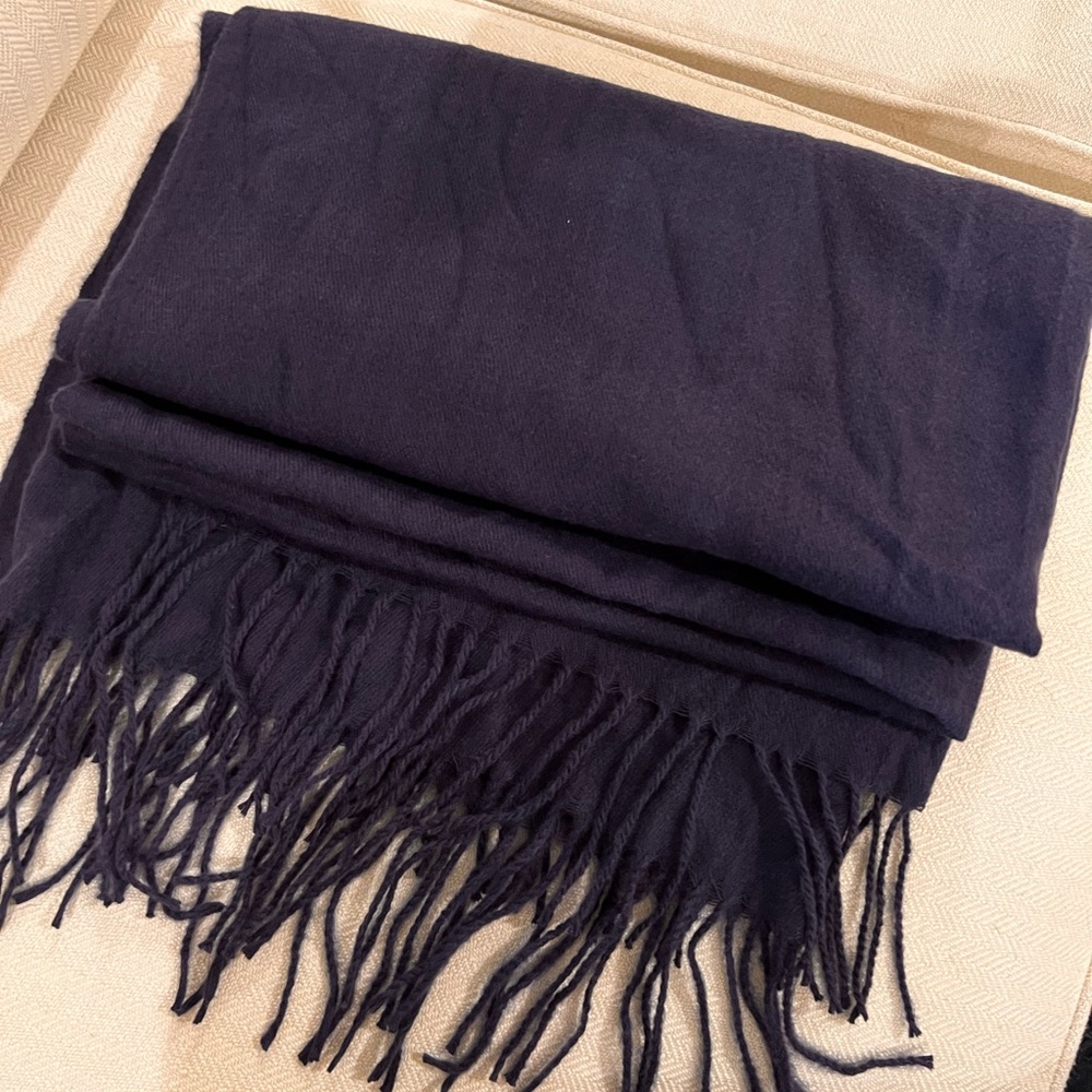 NWOT - Navy Cashmere scarf- gender neutral - very soft!